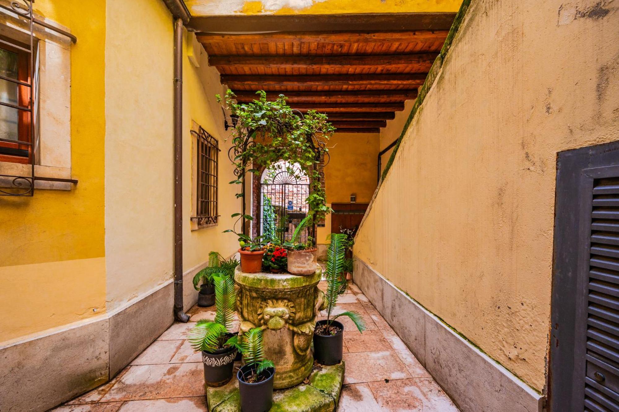 Giardino Di Romeo, 100m Dal Teatro Apartamento
